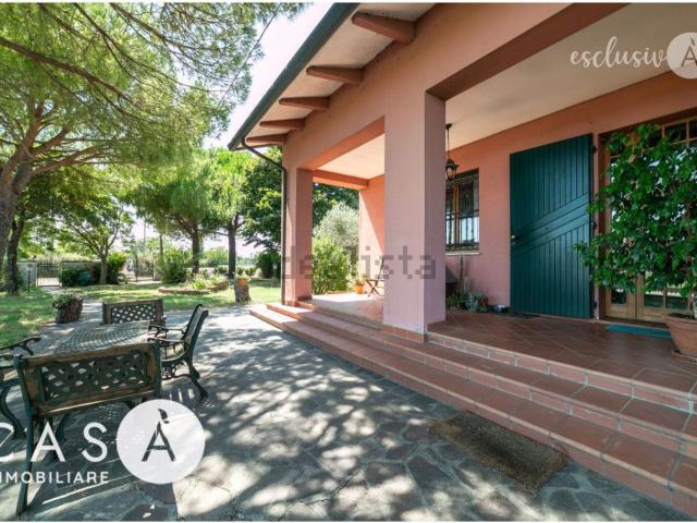 Case e ville in vendita di 280 m² in Via Sirena, 1