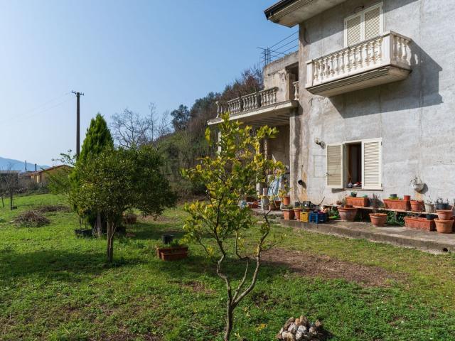 Case e ville in vendita di 280 m² in Via Polongone