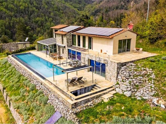 Case e ville in vendita di 280 m² in Via Per Pascoso, 1