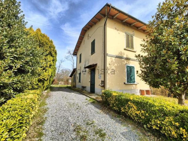 Case e ville in vendita di 280 m² in Via Pesciatina Pinete