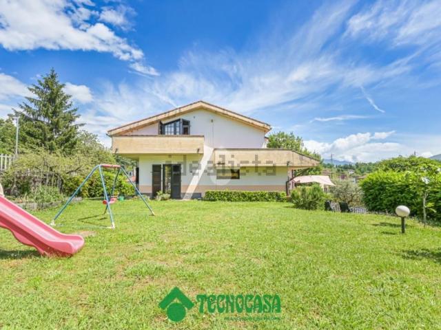 Case e ville in vendita di 280 m² in Via Pescigola, 9