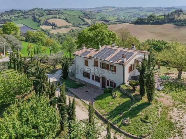 Case e ville in vendita di 280 m² in Via Roma