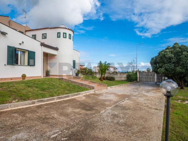Case e ville in vendita di 280 m² in Via Rapisardi, 1