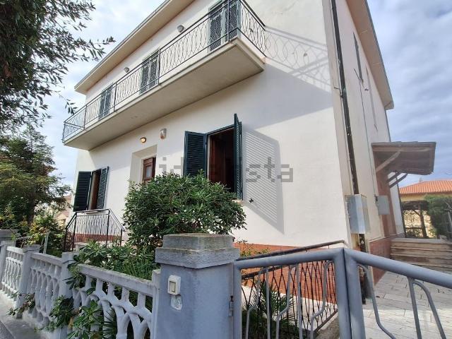 Case e ville in vendita di 280 m² in Via Regina Margherita