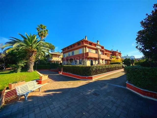 Case e ville in vendita di 280 m² in Via Tespi