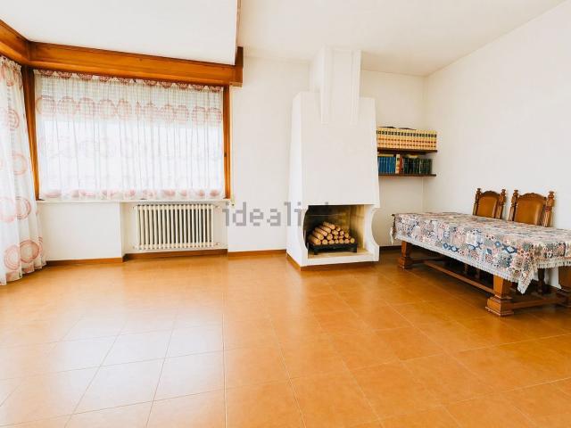 Case e ville in vendita di 280 m² in Via Ugo Tombesi