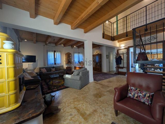 Case e ville in vendita di 280 m² in Via Volte Maso, 25