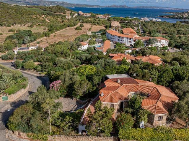 Case e ville in vendita di 280 m² in Via Vaddi di Jatta