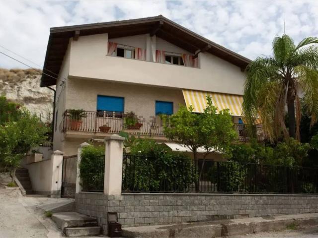 Case e ville in vendita di 280 m² in Via Vena