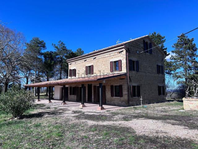 Case e ville in vendita di 280 m² in Contrada Vallimestre