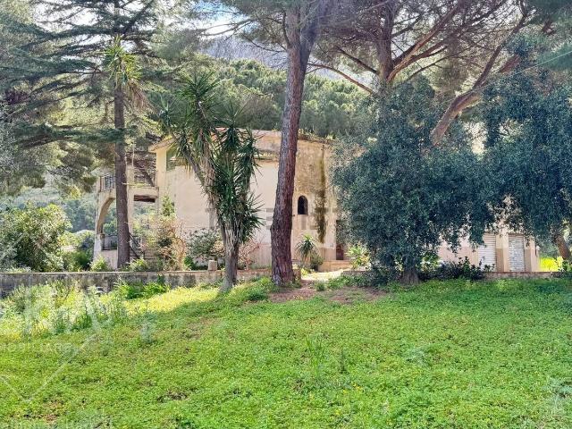 Case e ville in vendita di 280 m² in Contrada Fraginesi