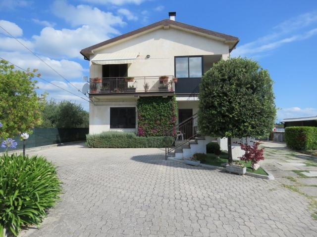 Case e ville in vendita di 280 m² in Contrada Sterpari
