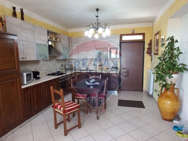 Case e ville in vendita di 280 m² in Località Ceraso, 5