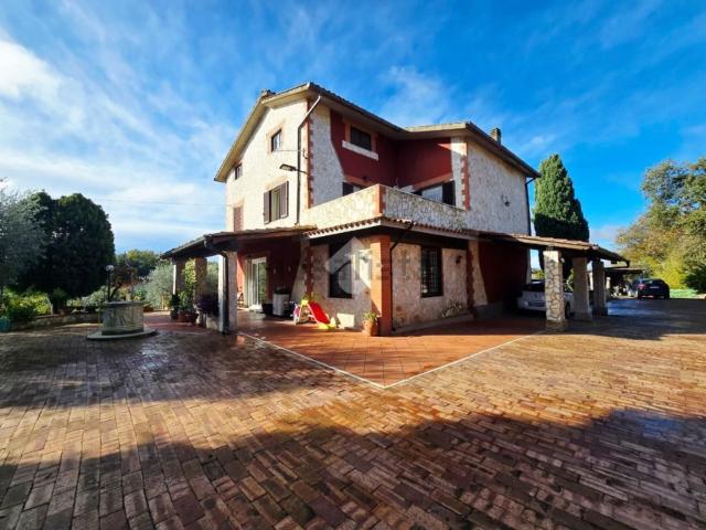 Case e ville in vendita di 280 m² in Località Monte Lino