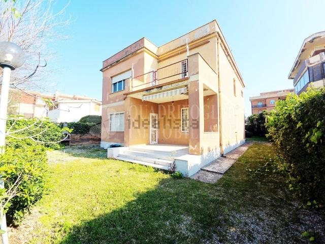 Case e ville in vendita di 280 m² in Lungomare delle Sirene, 514