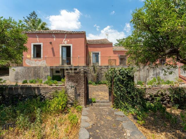 Case e ville in vendita di 280 m² in Piazza F. M. Scuderi, 7