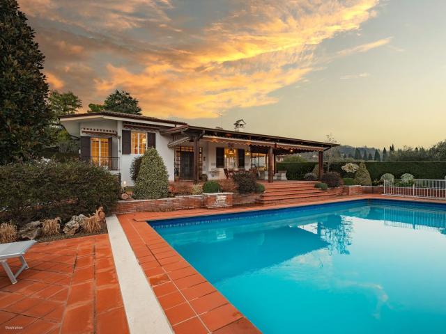 Case e ville in vendita di 280 m² in Strada della Valsorda, 10