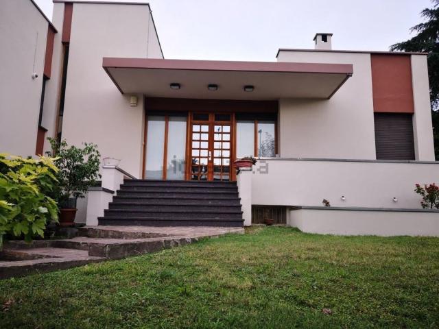 Case e ville in vendita di 280 m² in Strada Ferretta