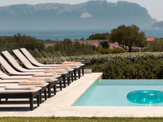 Case e ville in vendita di 280 m² in Strada Panoramica Olbia