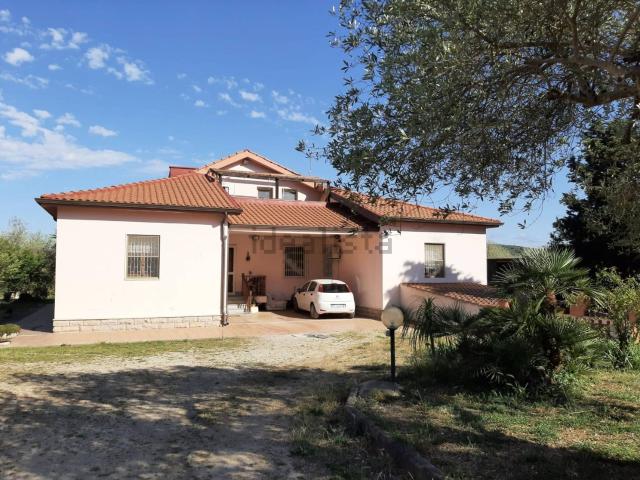 Case e ville in vendita di 280 m² in Strada Vicinale Domo Galantè