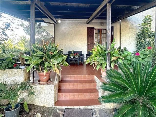 Case e ville in vendita di 280 m² in Strada Vicinale Monti di Jesgia