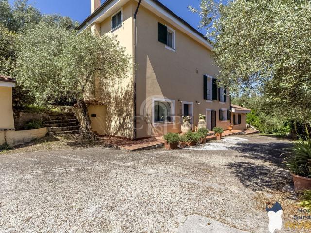Case e ville in vendita di 280 m² in Strada Vicinale Malafede, 31