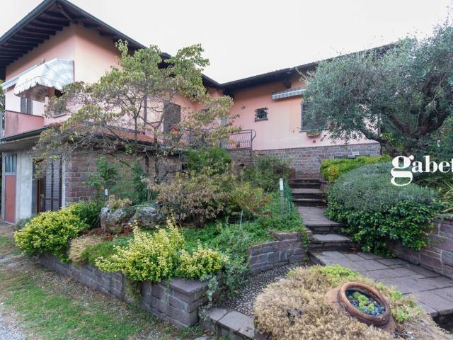 Case e ville in vendita di 281 m² in Via Giuseppe Garibaldi, 19