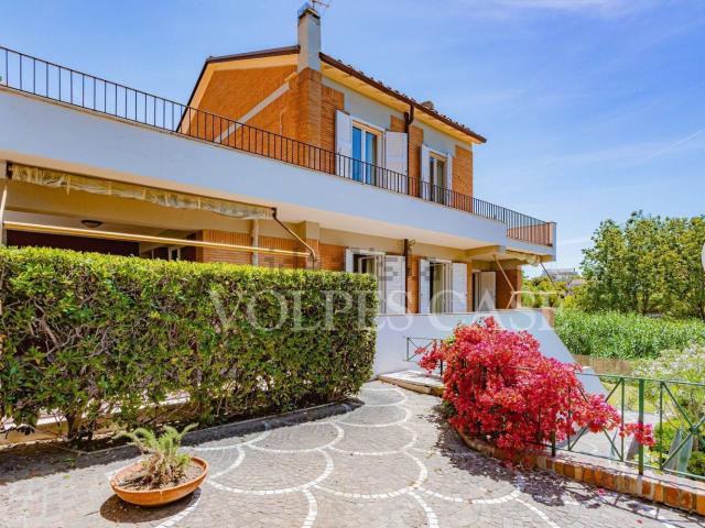 Case e ville in vendita di 281 m² in Via dei Gabbiani
