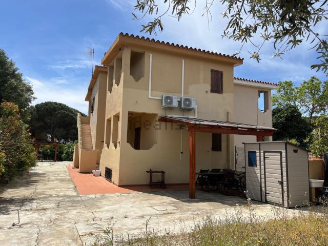 Case e ville in vendita di 281 m² in Via delle Rose, 11
