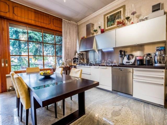 Case e ville in vendita di 281 m² in Via L. Settembrini, 3
