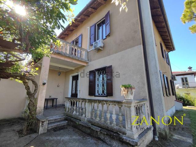 Case e ville in vendita di 282 m² in Via Fratelli Rosselli, 4