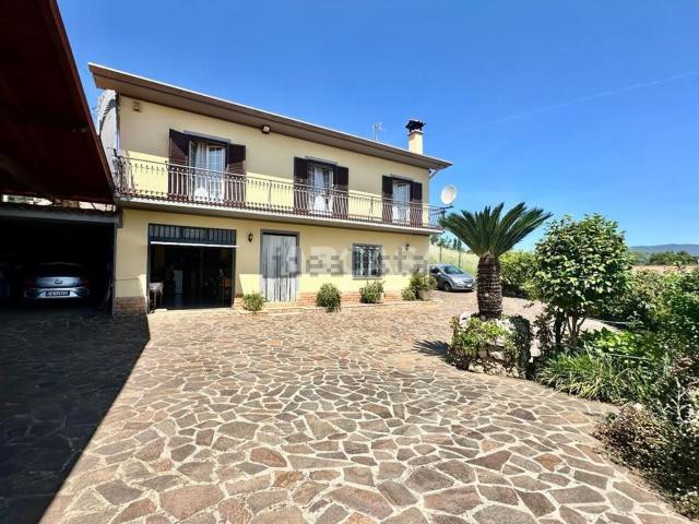 Case e ville in vendita di 282 m² in Via Mole del Giardino