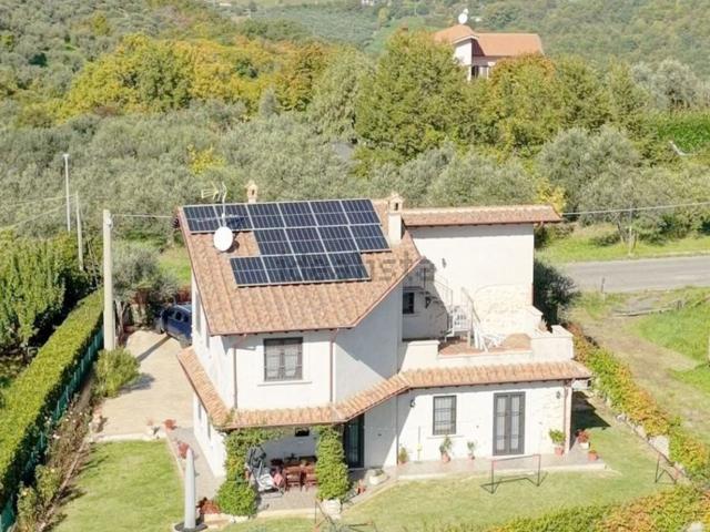 Case e ville in vendita di 282 m² in Via Mirtense, 23