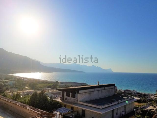 Case e ville in vendita di 282 m² in Via Scampati, 42