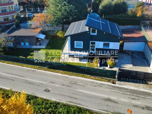 Case e ville in vendita di 282 m² in Via Vecchia di Cuneo, 79