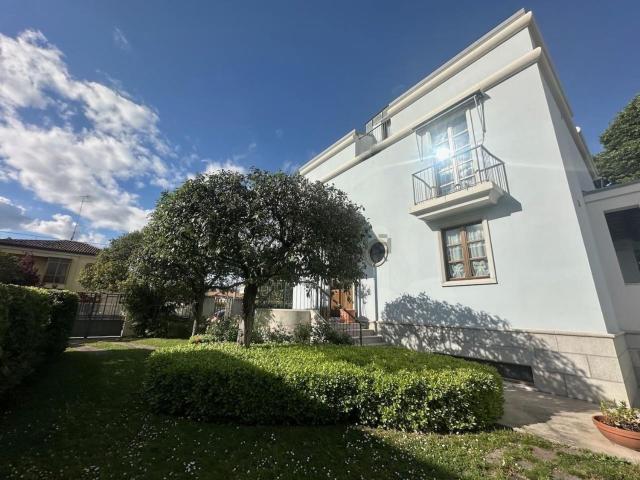 Case e ville in vendita di 283 m²