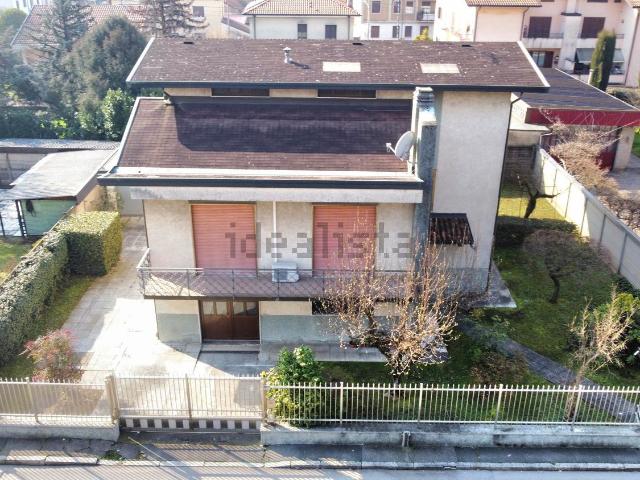Case e ville in vendita di 283 m² in Via Alessandro Manzoni, 74