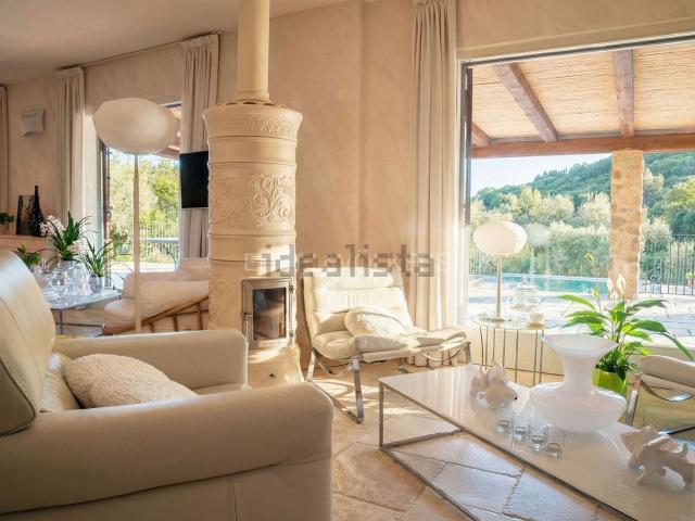 Case e ville in vendita di 283 m² in Via della Mandrie