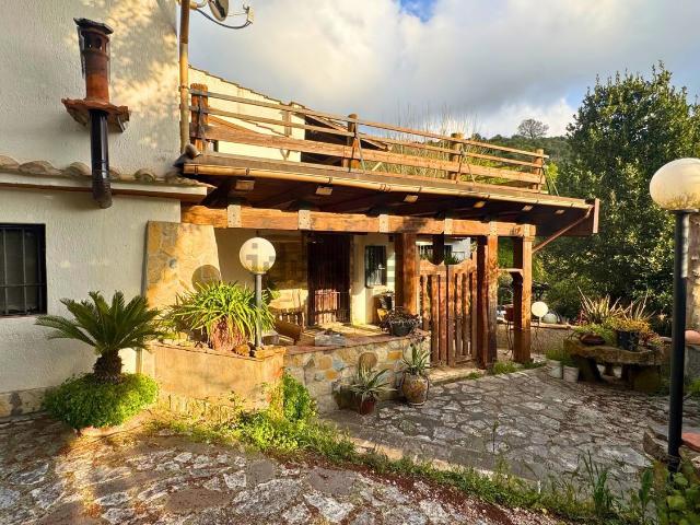 Case e ville in vendita di 283 m² in Via Felice Tazzini