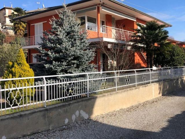 Case e ville in vendita di 283 m² in Via Monte Bianco