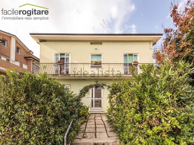 Case e ville in vendita di 283 m² in Via Santa Maria