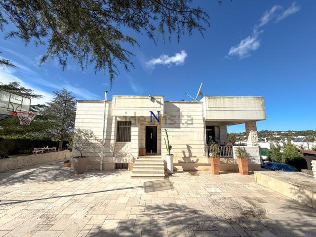 Case e ville in vendita di 283 m² in Contrada campanile