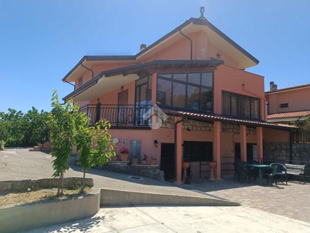 Case e ville in vendita di 284 m² in Via Cozzi, 13