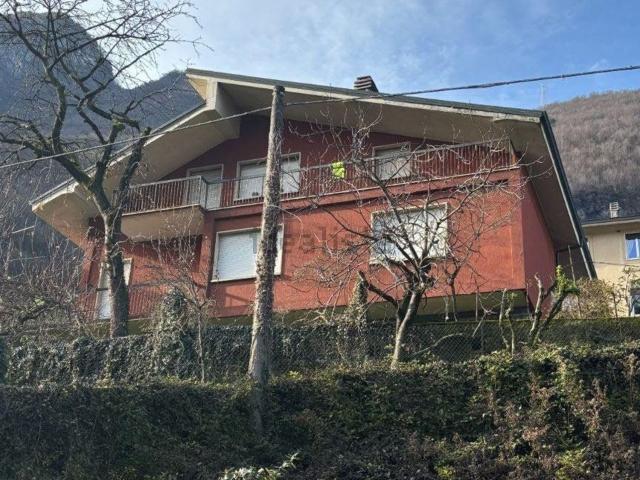 Case e ville in vendita di 284 m² in Via de Medici