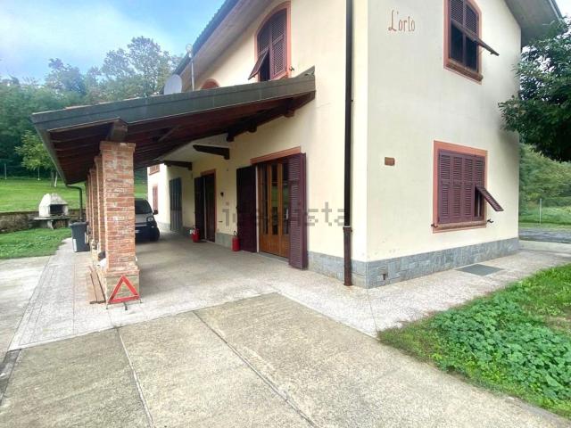 Case e ville in vendita di 284 m² in Via Mornesi