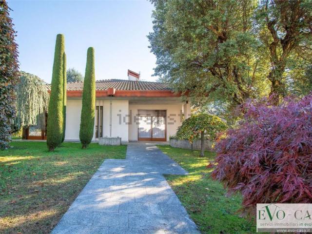 Case e ville in vendita di 284 m² in Via Virgilio, 6