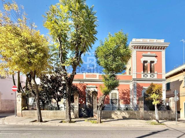 Case e ville in vendita di 284 m² in Corso Umberto I, 39
