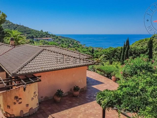 Case e ville in vendita di 284 m² in Località Trappola, 28