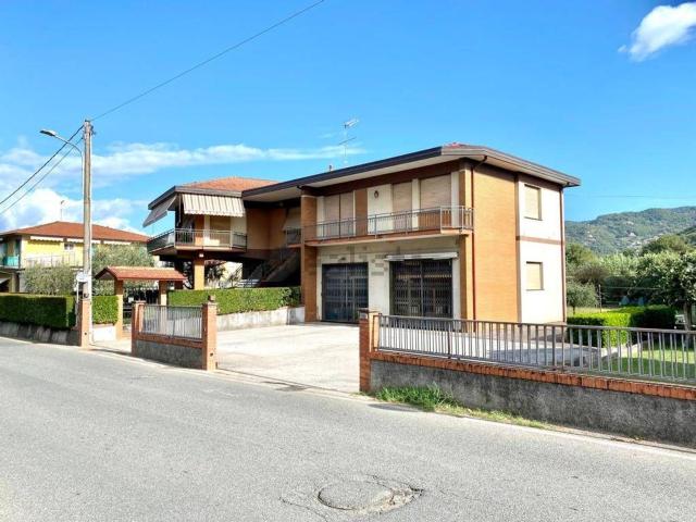 Case e ville in vendita di 285 m²