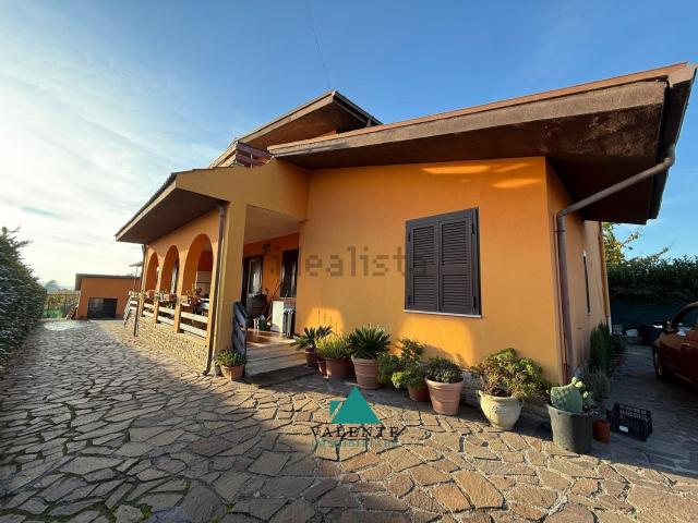 Case e ville in vendita di 285 m² in Via Colle Mainello